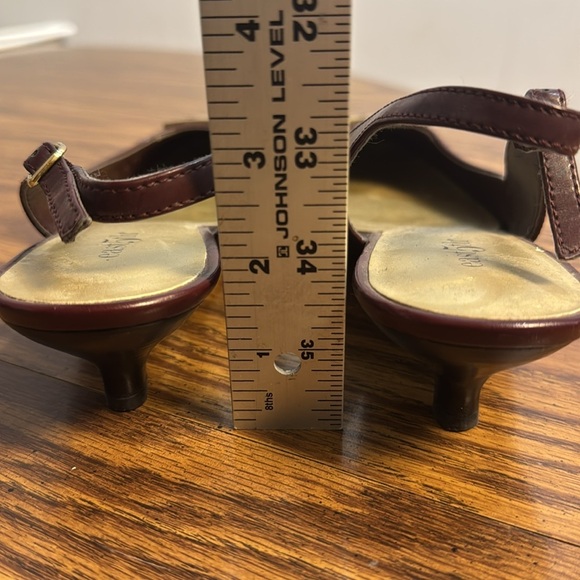 East 5th Burgundy Slingback Heels with Square Buckle. Size 7 1/2M - Picture 7 of 7